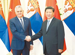 新華社照片，北京，2015年8月31日     習近平會見塞爾維亞總統尼科利奇     8月31日，國家主席習近平在北京人民大會堂會見塞爾維亞總統尼科利奇。     新華社記者黃敬文攝