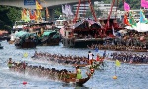 農曆五月初五端午節，香港仔海濱舉辦龍舟競渡大賽-(本報記者麥潤田攝)