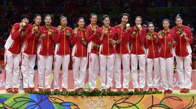 中國女排昨日上午於里約奧運會場上，以總局數3：1擊敗塞爾維亞，相隔12年後再度奪金！