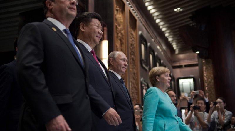 中國國家主席習近平（左二）、俄羅斯總統普京（右二）與法國總統奧朗德（左一）、德國總理默克爾（右一）抵達二十國集團領導人杭州峰會開幕式\法新社