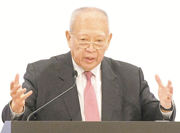 董建華昨日約見全國政協香港委員。 資料圖片