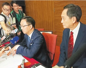 劉業強(右二)質疑朱凱有分化城鄉的傾向。 朱朗文 攝