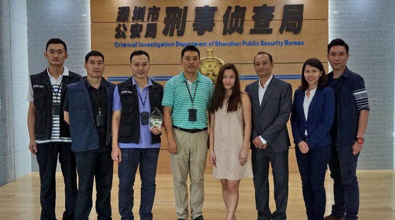 羅君兒與內地刑事偵查局人員合照\警方提供