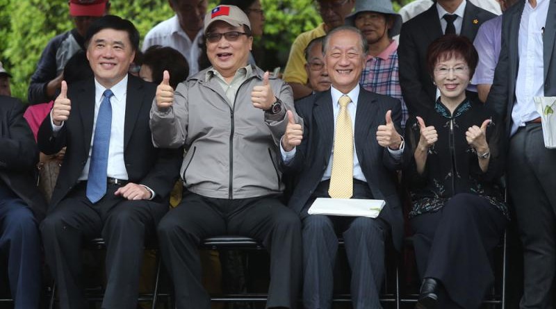 國民黨主席洪秀柱10日與副主席郝龍斌、胡志強以及新黨主席郁慕明出席「雙十」活動，而拒絕出席「總統府」前盛大舉行的「雙十」大會/中央社