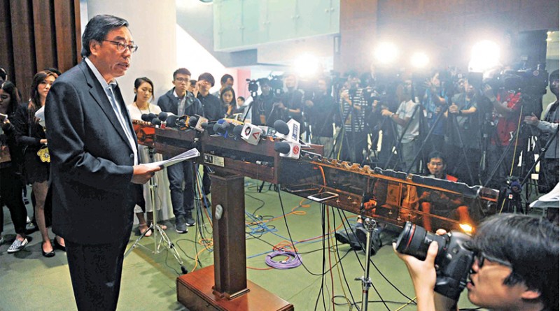 資深大律師莫樹聯代表特首及律政司在庭上指出：梁頌恆、游蕙禎二人，于較早前的宣誓中已表明不會擁護中華人民共和國及香港特別行政區基本法，明顯已違反基本法第一○四條議員必須擁護國家及基本法的規定，因此，立法會主席梁君彥批准二人今日可以重誓的決定是違反基本法的，要求法庭頒下禁令，推翻梁君彥的決定，禁止兩人今日重誓。