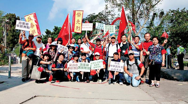 香港戰士聯誼會發起「祭先烈、反辱華」遊行活動，支持全國人大常委會解釋基本法，並要求政府撤去梁游二人議席\香港戰士聯誼會提供