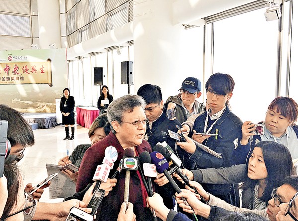范徐麗泰指中央向反對派成員發回鄉證是好事。 吳希雯 攝
