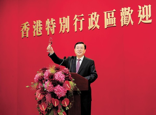 　　全國人大委員長張德江於去年5月視察香港 。