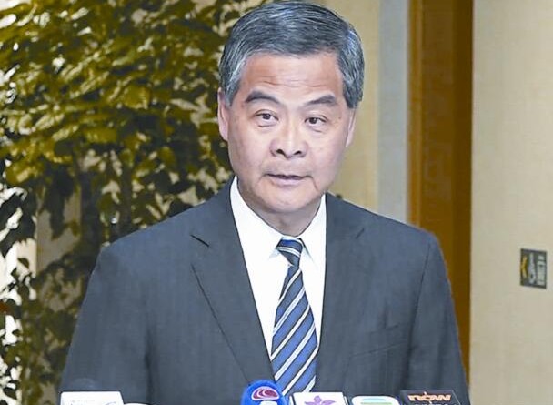 梁振英