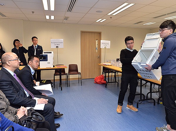 政制及內地事務局局長譚志源視察特首選舉籌備工作