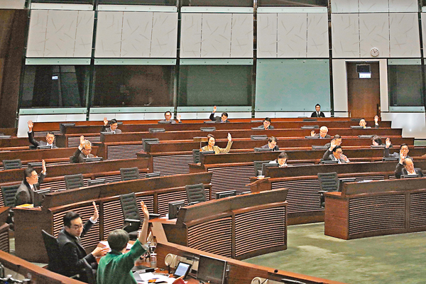 立法會工務小組昨日會議一個項目都未獲通過。 劉國權 攝