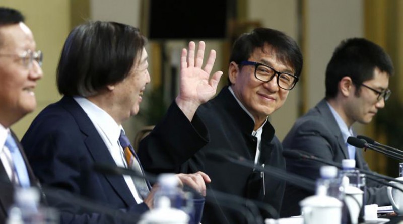 3月7日，全國政協十二屆五次會議在北京梅地亞兩會新聞中心召開「政協委員談堅定文化自信講好中國故事」記者會。圖為成龍委員出席記者會\中新社