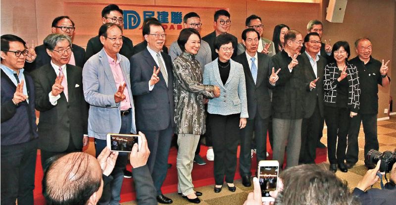 林鄭月娥昨再度與民建聯選委會面，雙方重點交流房屋、地區行政和教育等議題。民建聯認為林鄭是最適合人選