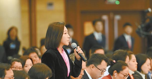 廣東代表團團開放日媒體記者发問。