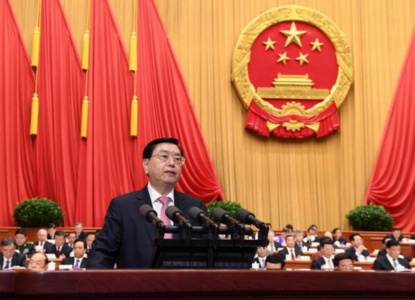 全國人大常委會委員長張德江作全國人民代表大會常務委員會工作報告。 新華社