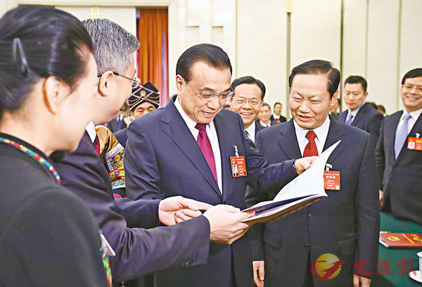 李克強昨日參加廣西代表團的審議。中新社