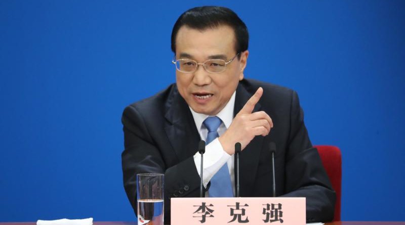 國務院總理李克強在北京人民大會堂會見記者/中新社