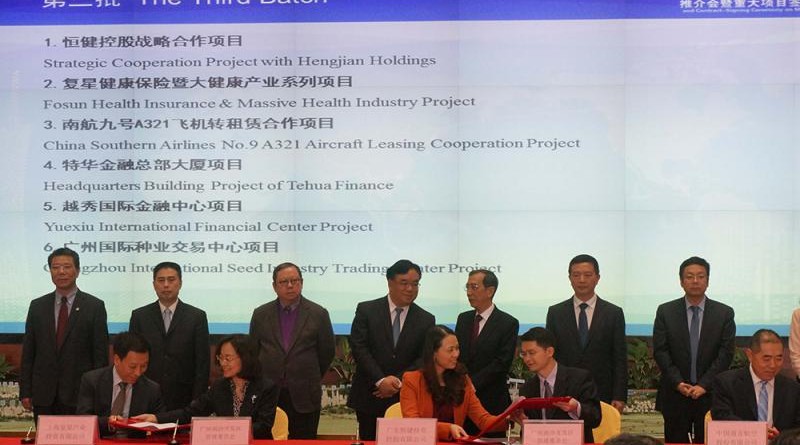 包括香港麗新集團在內37個企業的項目28日簽約落戶南沙。圖為簽約現場 大公報記者盧靜怡攝