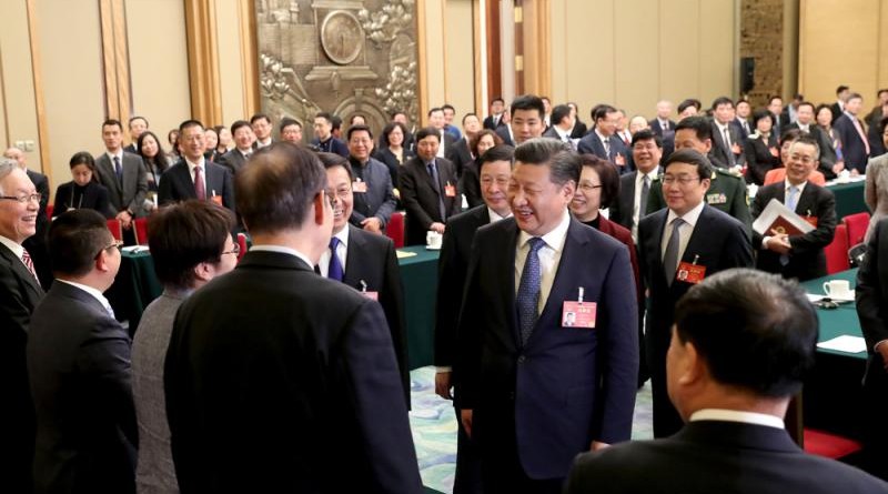 三月五日，中共中央總書記、國家主席、中央軍委主席習近平參加十二屆全國人大五次會議上海代表團的審議\新華社