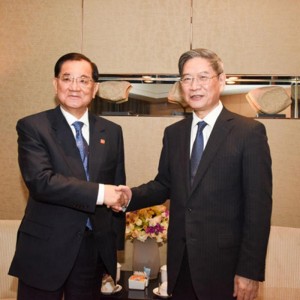 中共中央台灣工作辦公室主任張志軍(右)二十六日在西安會見了來大陸參訪的中國國民黨前主席連戰 中國台灣網