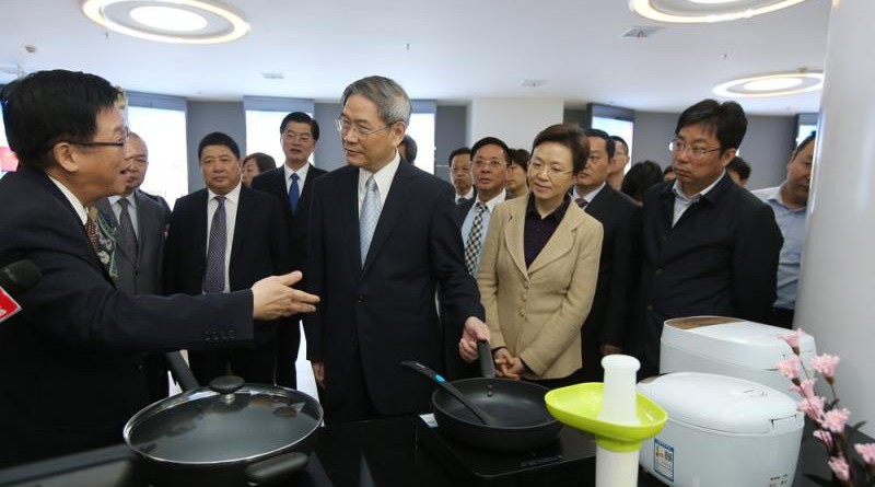 「台商走電商」啟動暨「京東．台企名品館」上線儀式八日在江蘇宿遷舉行，國台辦主任張志軍出席。他接受媒體採訪時表示，台當局不接受「九二共識」，台灣地區參加世界衛生大會的前提和基礎不復存在\中新社