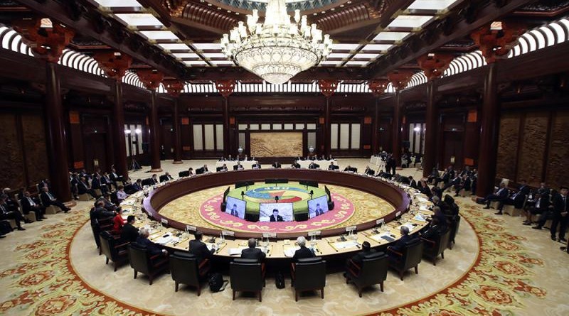 15日，「一帶一路」國際合作高峰論壇在北京雁棲湖國際會議中心舉行圓桌峰會　　/中新社