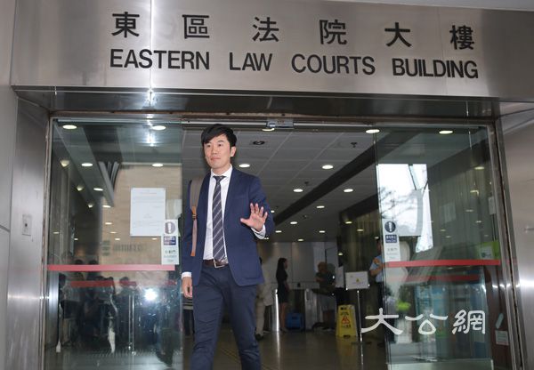 鄭松泰16日獲准繼續保釋，離開東區裁判法院 （大公文匯全媒體記者麥鈞傑攝）