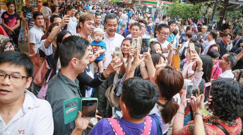 CY上任後，以不同方式落區，直接體察民情\特首fb圖