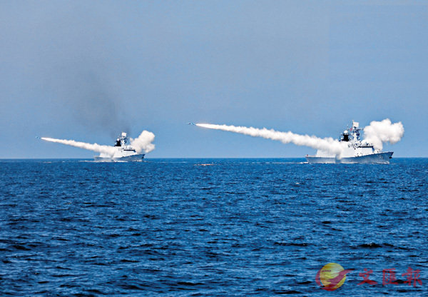 中國海軍昨日在黃海、渤海相關海空域演習中共實射了各型導彈數十枚。 網上圖片