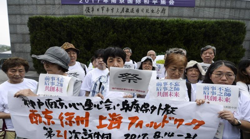 15日，日本神戶．南京心連心會第21次訪華團成員出席南京國際和平集會 新華社