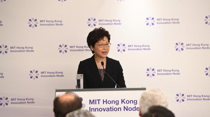 行政長官林鄭月娥表示，中央對特區政府的政策仍是一如既往，堅決維護「一國兩制」和基本法，亦要求香港特區政府依法施政