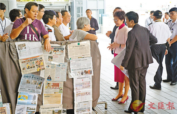 市民趁特首林鄭月娥出席行政會議時請願，表達對施政報告的期望。 香港文匯報記者梁祖彝 攝