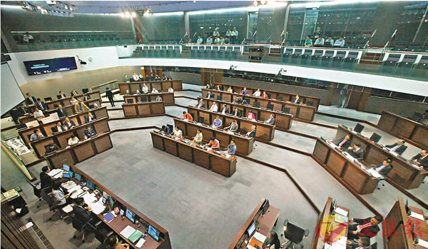 37名建制派議員昨聯署去信財委會，提出修訂議事規則的詳細建議，期望清除拉布歪風。圖為財委會會議。 資料圖片
