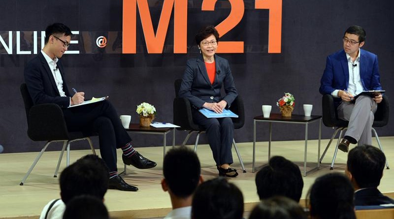 林鄭月娥昨與15間中學近260名青少年交流。她指出，與青年同行也有底線，就是依法辦事、公平公正和符合社會期望 /大公報記者林良堅攝