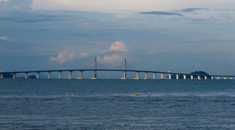 1200px-West_section_of_Hong_Kong-Zhuhai-Macau_Bridge_(20180902174105)