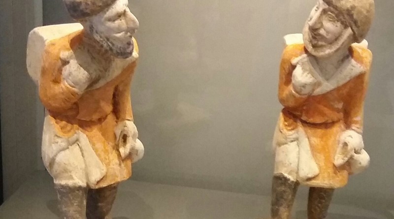 大公園：兩個胡人俑眼神交流，形態生動（作者供圖）