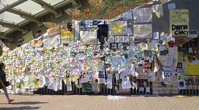 1200px-Close_view_of_Hong_Kong_Lennon_Wall_on_2014-10-18_(1)