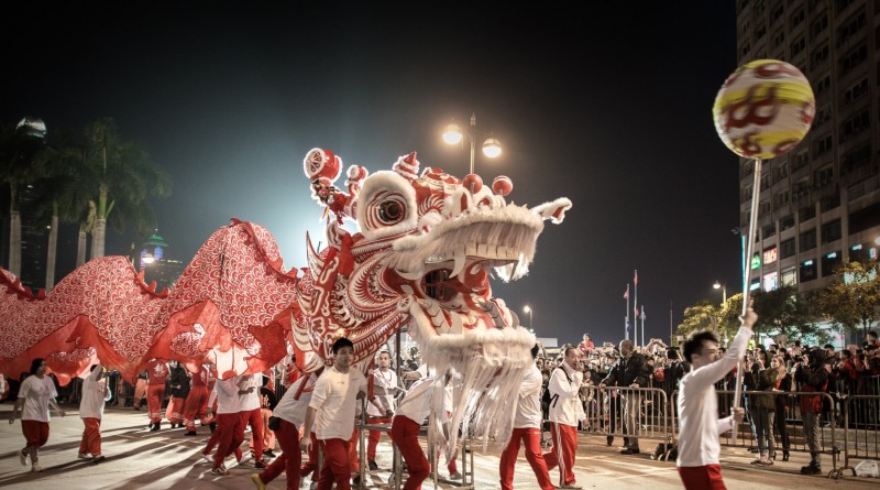 Performers display a dragon dance during a Chinese New Year parade in Hong Kong on January 31, 2014. Chinese communities across Asia have come together to usher in the Year of the Horse.  AFP PHOTO/Philippe Lopez        (Photo credit should read PHILIPPE LOPEZ/AFP/Getty Images)