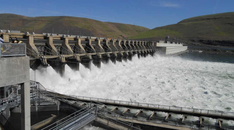 The Dalles Dam spillway, June of 2013 (2013 Photo Contest)