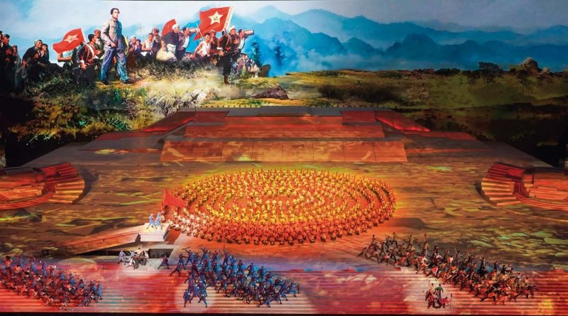新华社照片，北京，2021年7月1日
    庆祝中国共产党成立100周年文艺演出《伟大征程》在京盛大举行
    6月28日晚，庆祝中国共产党成立100周年文艺演出《伟大征程》在北京国家体育场盛大举行。这是情景舞蹈《起义 起义》。
    新华社记者 陈晔华 摄